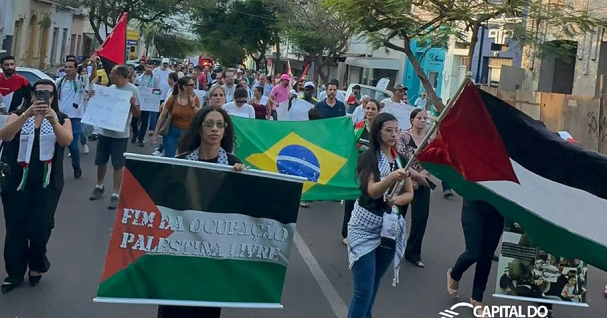 Passeata a favor da paz na Palestina é realizada em Corumbá