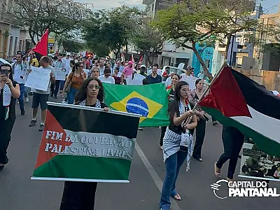 Passeata a favor da paz na Palestina é realizada em Corumbá