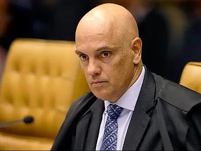 Moraes suspende visita de Flávio Bolsonaro