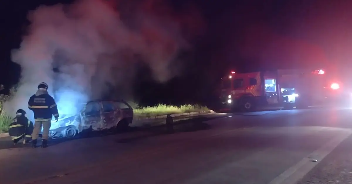 Carro é encontrado em chamas no Anel Viário de Corumbá