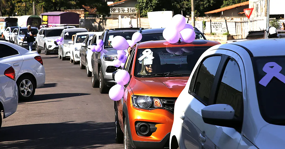 Carreata pelas ruas do Centro marca início da campanha Agosto Lilás em Corumbá