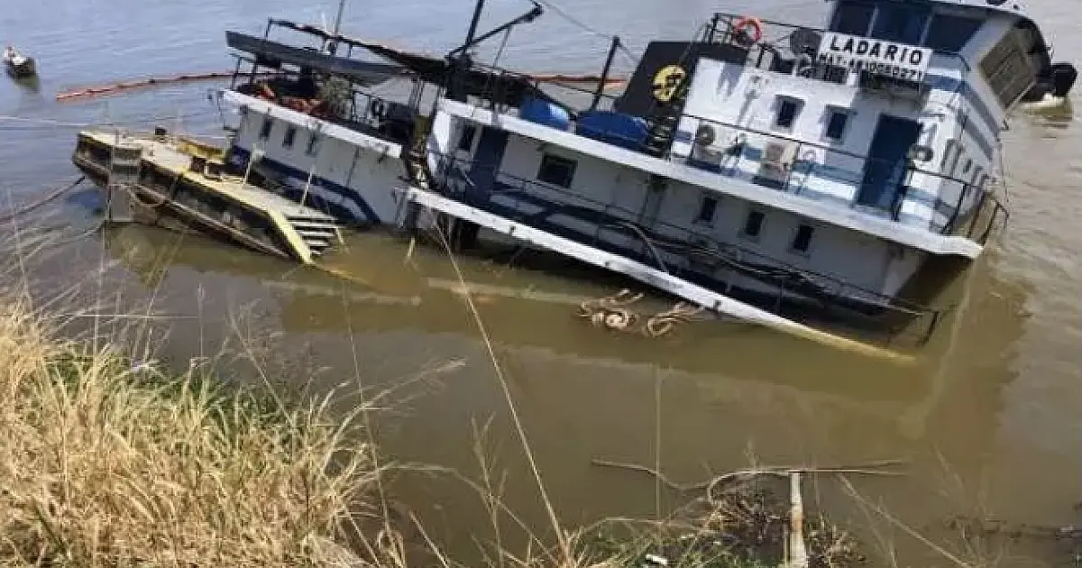 Embarcação tomba no Rio Paraguai nesta sexta