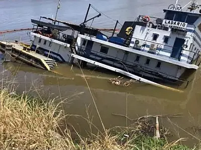 Embarcação tomba no Rio Paraguai nesta sexta
