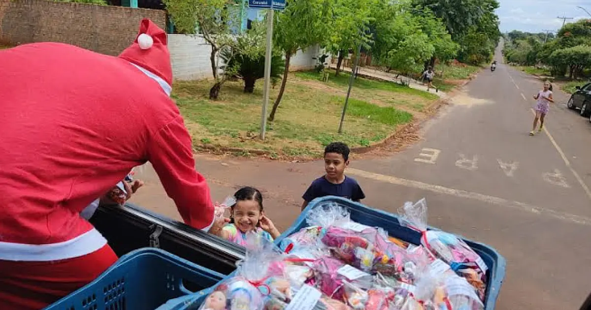 Ação beneficente de Natal surpreende mais de 600 crianças com distribuição de presentes