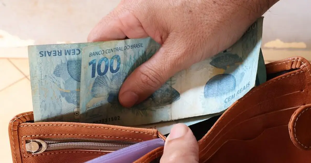 Salário mínimo de R$ 1.320 entra em vigor nesta segunda