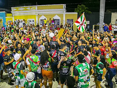Nova Corumbá, Nação Zumbi e Cravo Vermelho são os campeões do Carnaval de Corumbá 2023