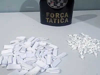 Força Tática flagra venda de pasta base em beco da região central