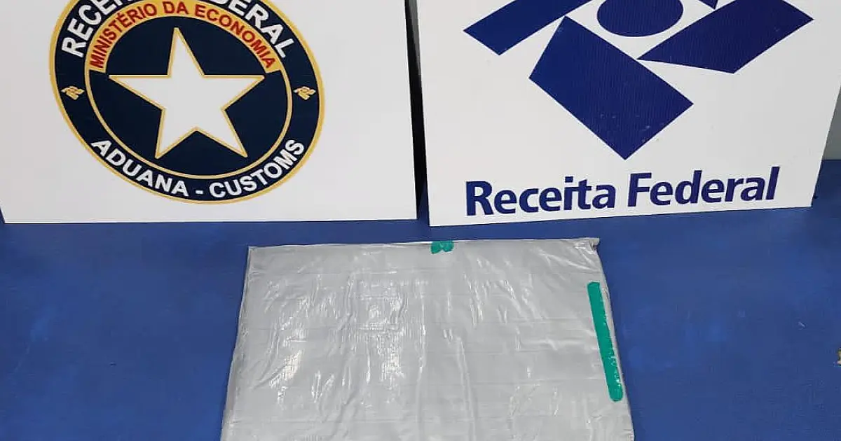 Adolescente boliviana é flagrada com 2 kg de cocaína na fronteira