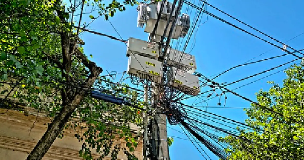 Energisa é obrigada a notificar empresas para remoção de fios inutilizados na cidade