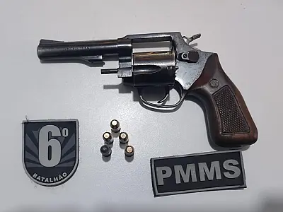 Trio expulso de casa de show é preso por porte ilegal de arma