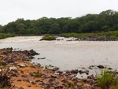 Sete pescadores são multados em R$ 4.900 por pesca predatória na cachoeira do Rio Apa