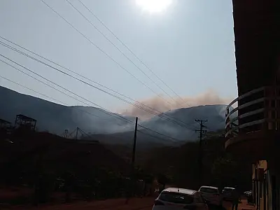 Bombeiros seguem para combater incêndio entre os Morros do Urucum e Santa Cruz