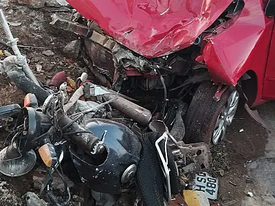 Acidente entre carro e moto deixa dois jovens gravemente feridos em Corumbá