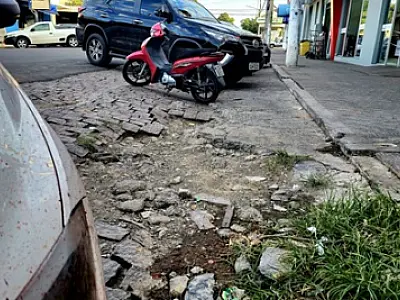 Recuperação da área de estacionamento na Frei Mariano é solicitada na Câmara