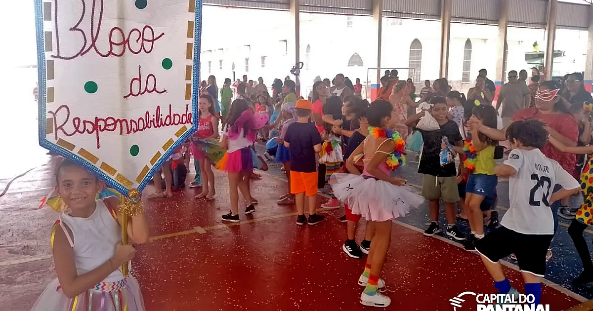 Festa no Colégio Santa Tereza trabalha princípios e valores no carnaval