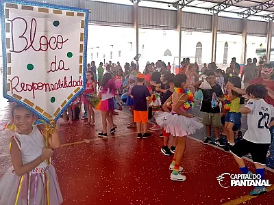 Festa no Colégio Santa Tereza trabalha princípios e valores no carnaval
