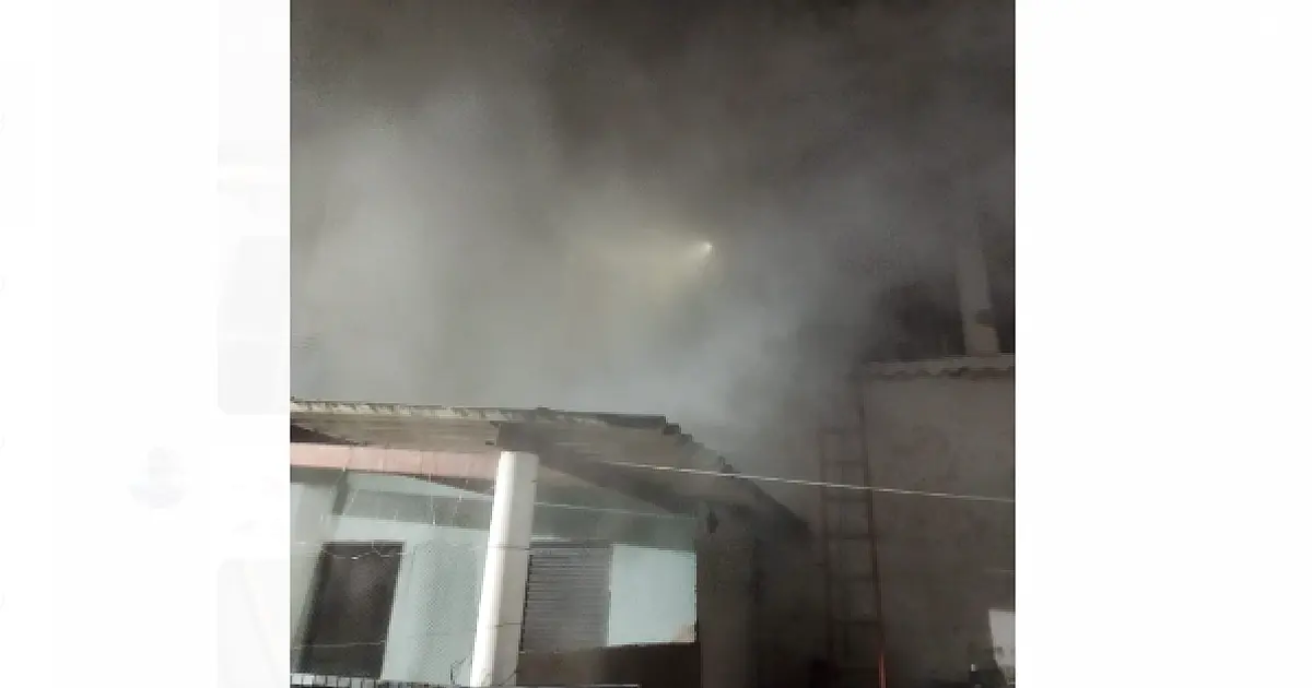 Fumaça no Atacado Fernandes mobiliza Bombeiros na madrugada