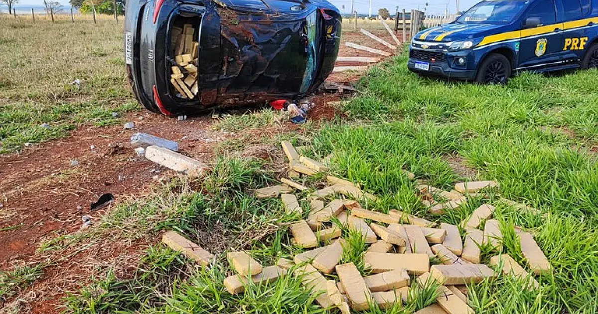 Mais de meia tonelada de maconha é apreendida em veículo recuperado