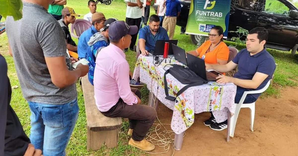 Funtrab atua no cadastro, encaminhamento e embarque de indígenas para colheita da maçã