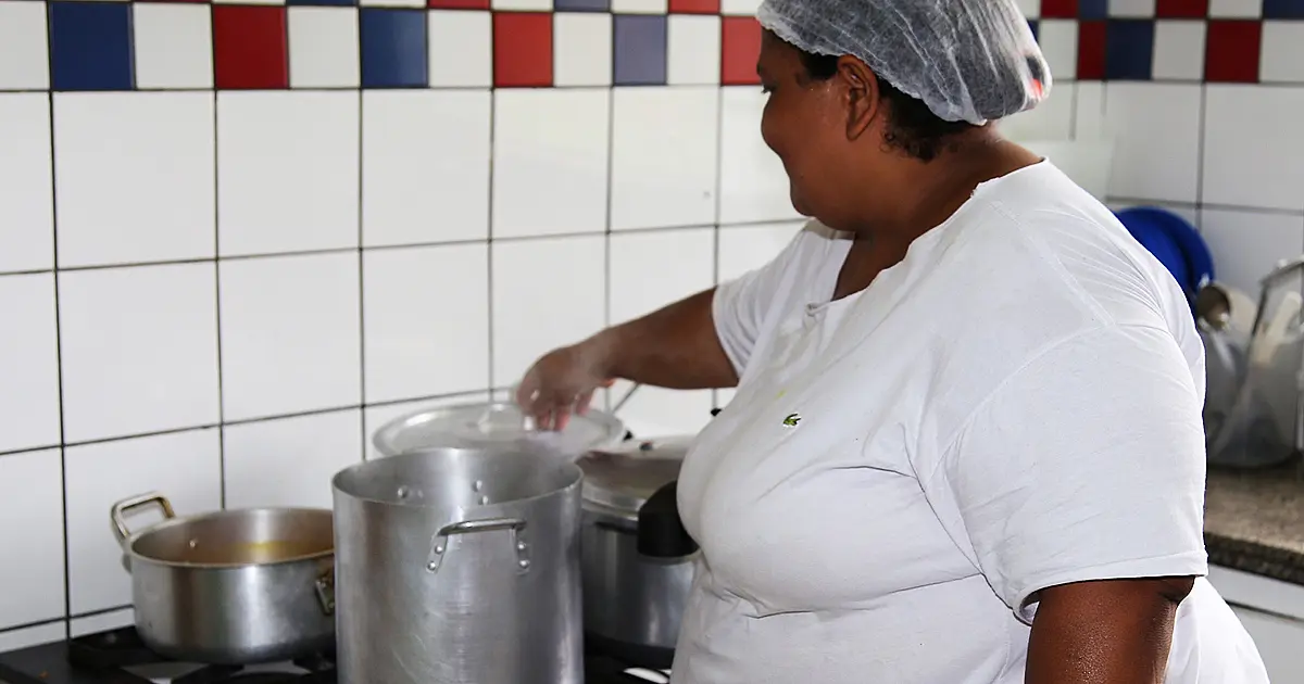 Corumbá abre vagas temporárias para área administrativa na educação