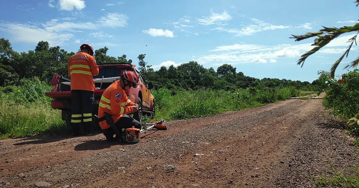 Bombeiros realizam ações preventivas em áreas com risco de incêndio no Pantanal