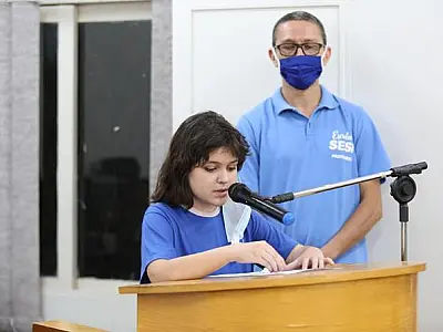 Alunos da Escola Sesi participam de sessão na câmara com pedidos à vereadores