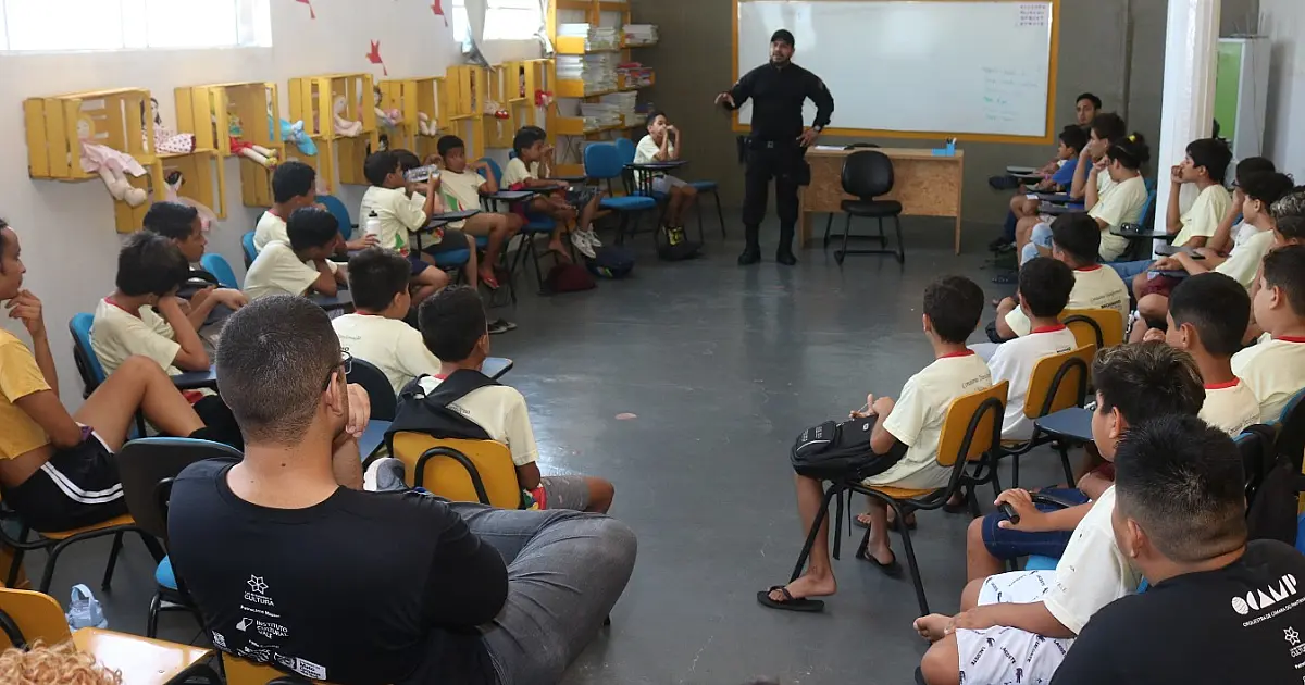 Crianças e adolescentes participam de Roda de Conversa sobre violência doméstica