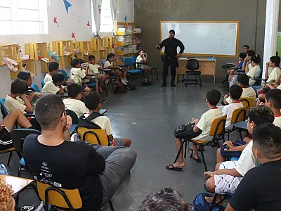 Crianças e adolescentes participam de Roda de Conversa sobre violência doméstica