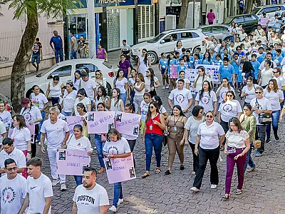 Caminhada conscientiza população contra o feminicídio e reforça canais de denúncia
