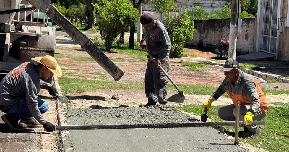 Rua Riachuelo recebe obras de construção e recuperação de calçadas