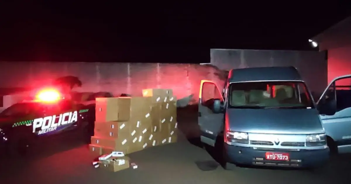 Van carregada com 7.500 pacotes de cigarros contrabandeados é apreendida