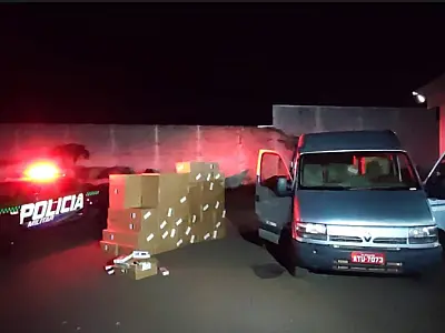 Van carregada com 7.500 pacotes de cigarros contrabandeados é apreendida