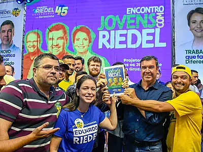 Riedel fecha pacto com a juventude em carta entregue por instituições