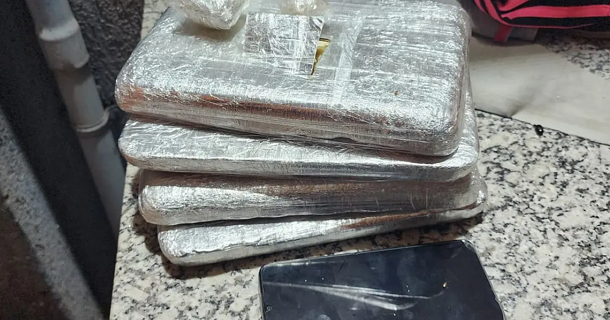 Dois bolivianos são presos com 6,5 kg de cocaína na fronteira