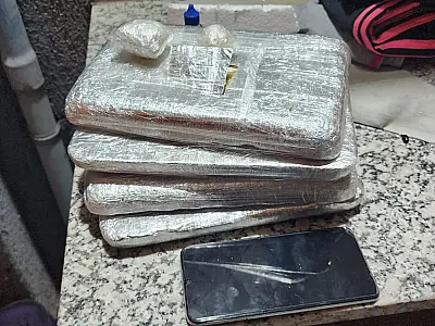 Dois bolivianos são presos com 6,5 kg de cocaína na fronteira