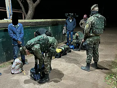 Brasileiro é preso com 8kg de maconha na bagagem