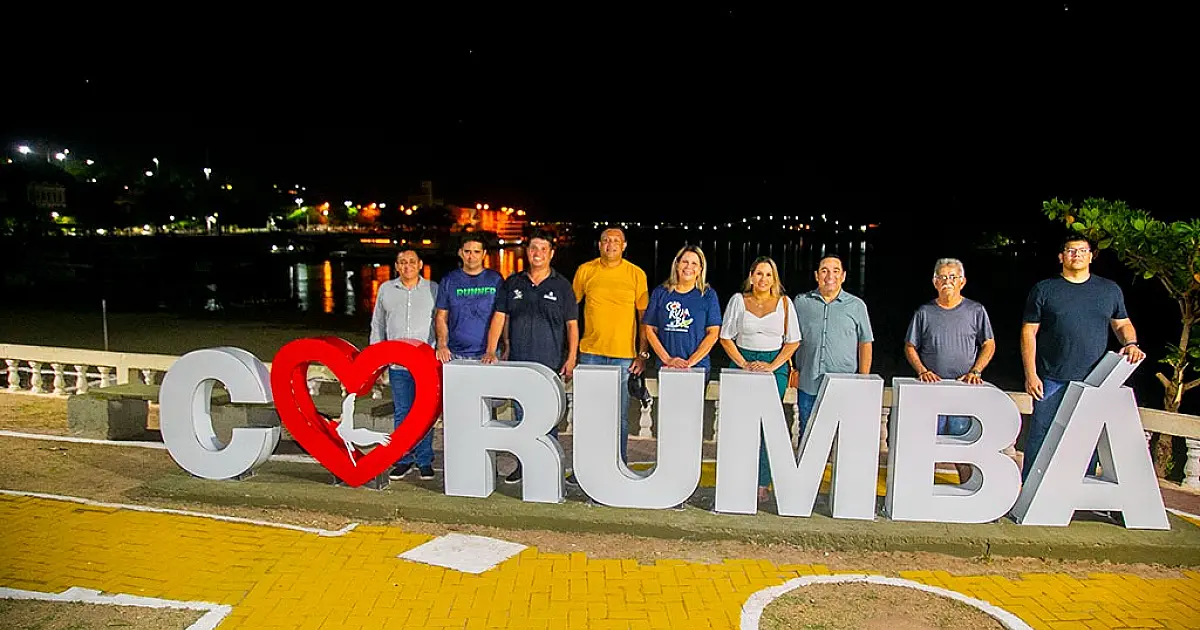Eu amo Corumbá: no Porto Geral, letreiro se integra à captação e ao pôr do sol pantaneiro