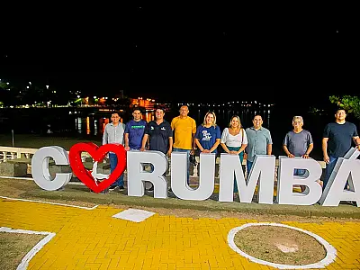 Eu amo Corumbá: no Porto Geral, letreiro se integra à captação e ao pôr do sol pantaneiro