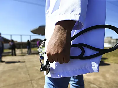 Revalida 2025/2: prazo para envio de diploma médico começa hoje