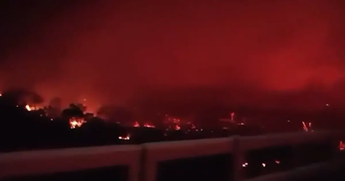 Incêndio na região de Porto Morrinho tinge o céu vermelho e parece engolir a ponte