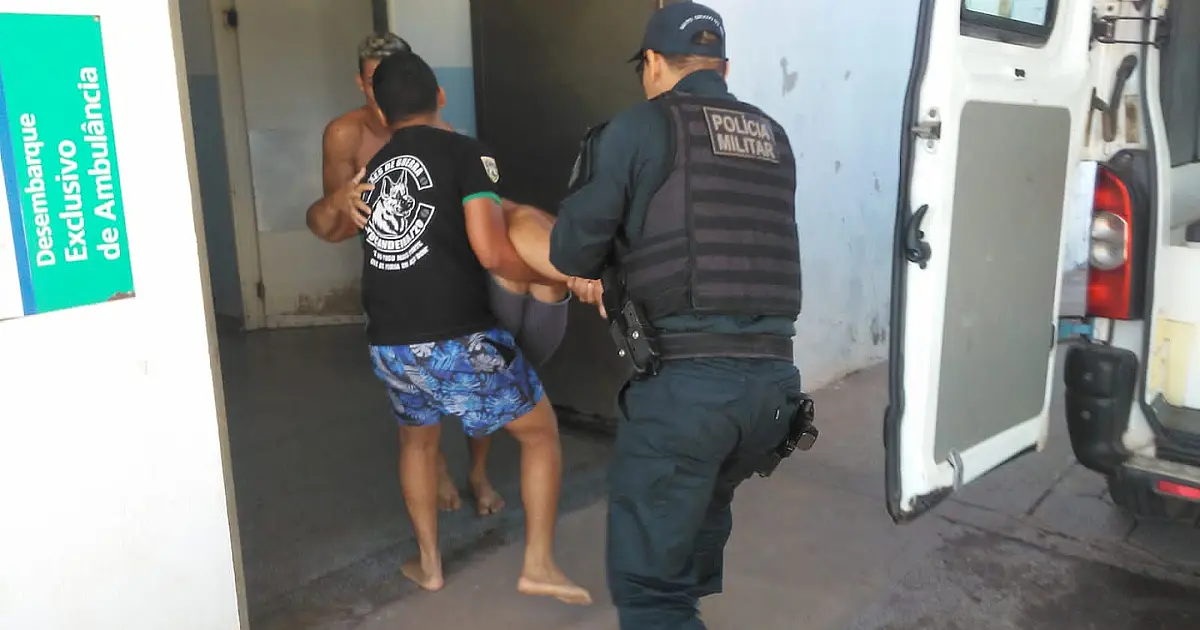 Mulher vítima de AVC é socorrida às pressas por viatura da PM
