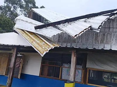 Escola rural destelhada por tempestade fica a 200km de distância de Corumbá