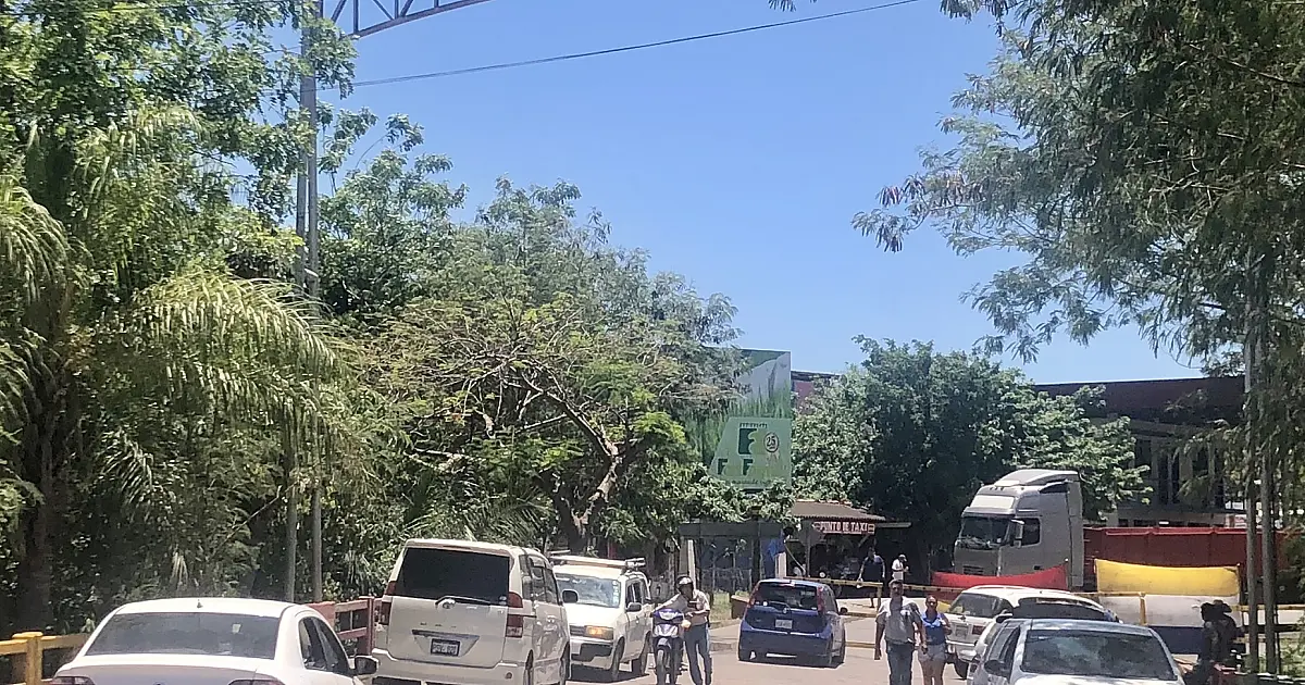 Fronteira Brasil-Bolívia aberta para transporte de caminhões