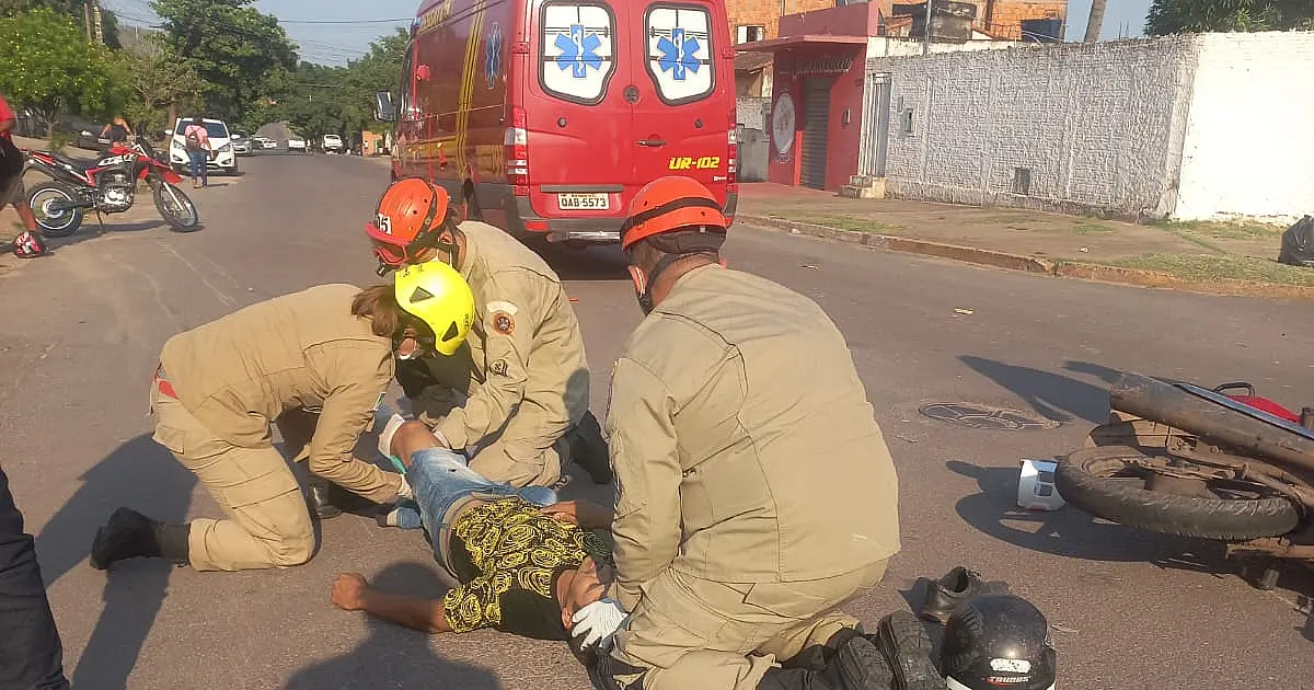 Motociclistas são socorridos em colisão no bairro Popular Velha