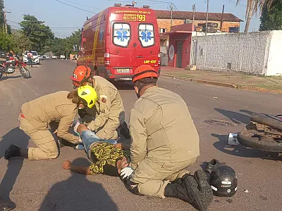 Motociclistas são socorridos em colisão no bairro Popular Velha