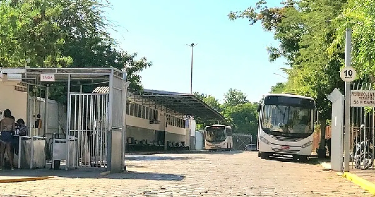 Transbordo municipal funciona em condições precárias e vereadora cobra reforma urgente