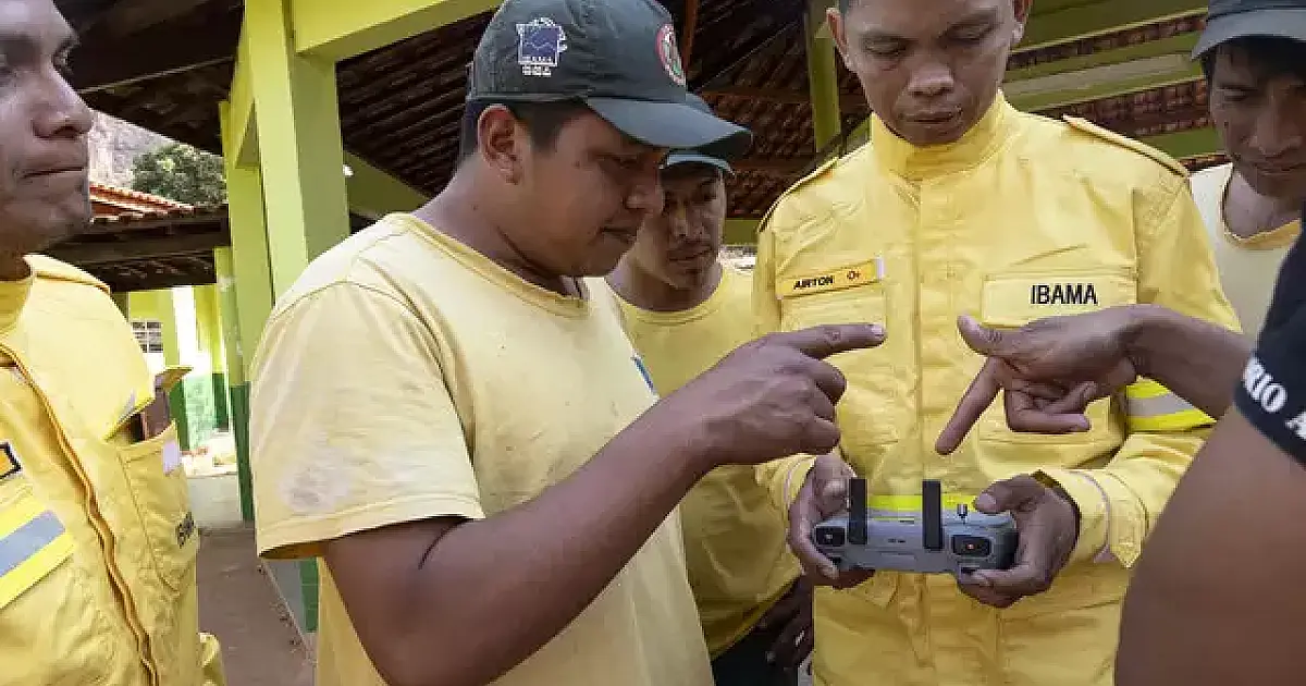 Brigadistas indígenas recebem aulas com drone para combater incêndios