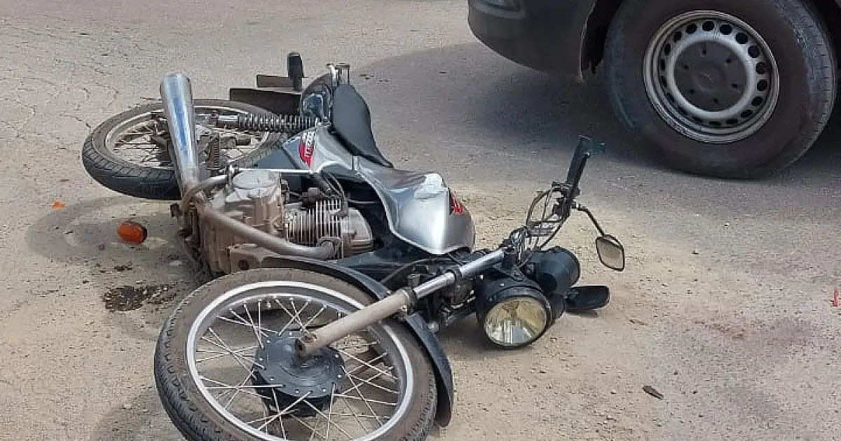Motociclista sofre fratura em colisão com carro no bairro Guanã