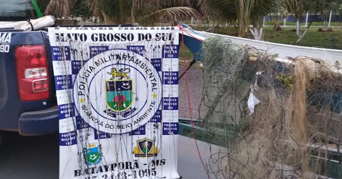 PMA solta 10kg de peixes presos em redes no rio Ivinhema