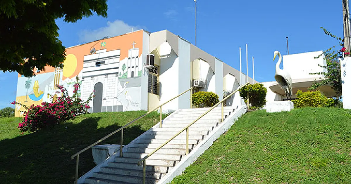 Ladário concede reajuste de 45% para servidores administrativos e 22% para professores
